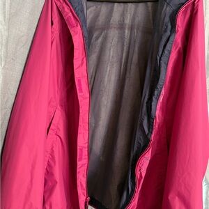 Columbia Women's Fuchsia windbreaker rain Jacket